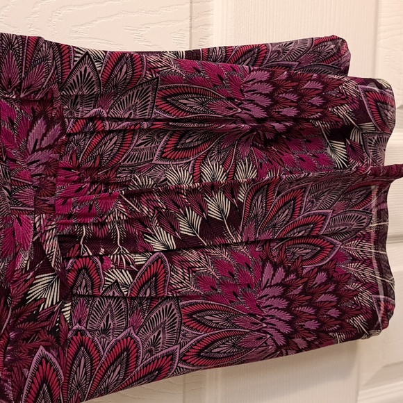 🌴 Fancy Fitted Zippered Tank Top in Shades of Rose and Wine - Picture 5 of 13